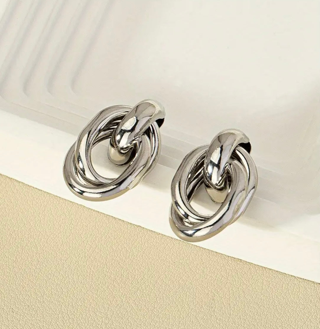 Simple small round loop elegant earrings