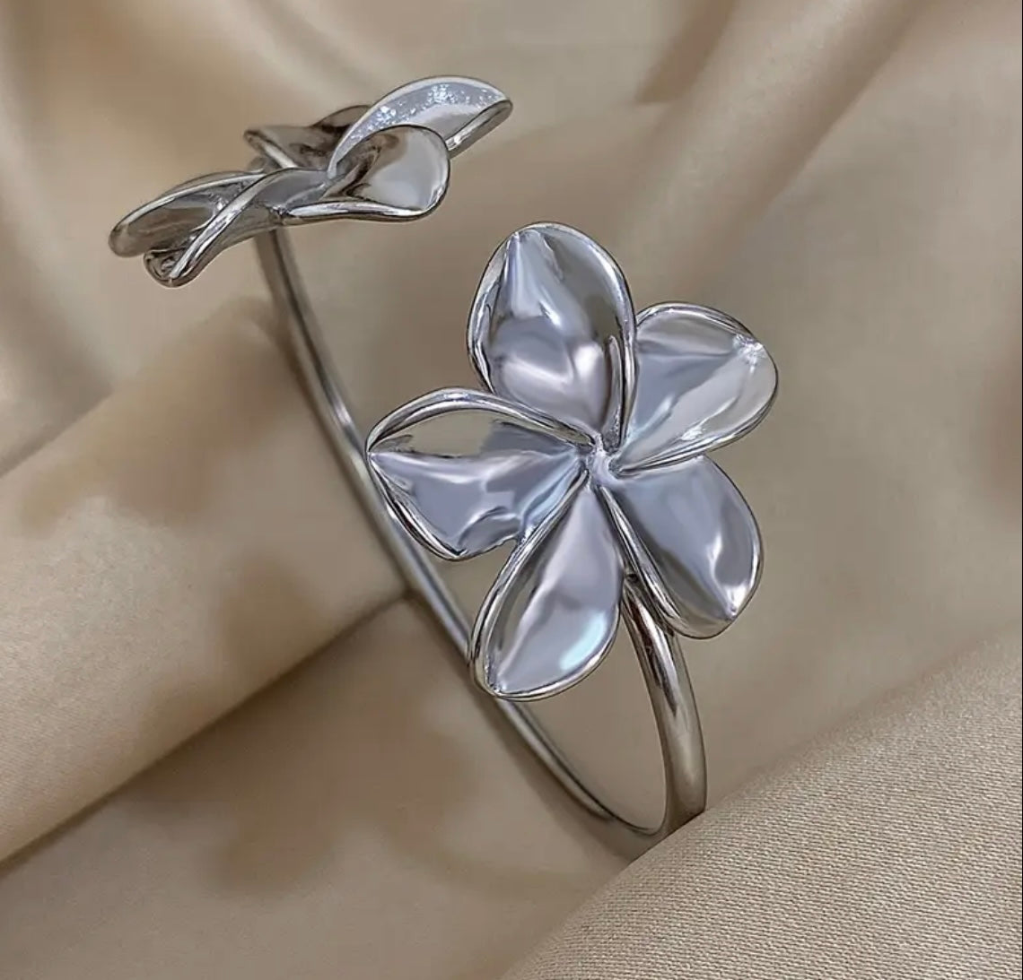 Flower bracelet