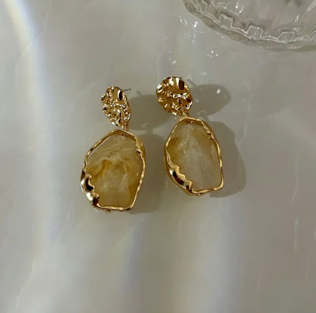 Gold vintage fashion crystal earrings