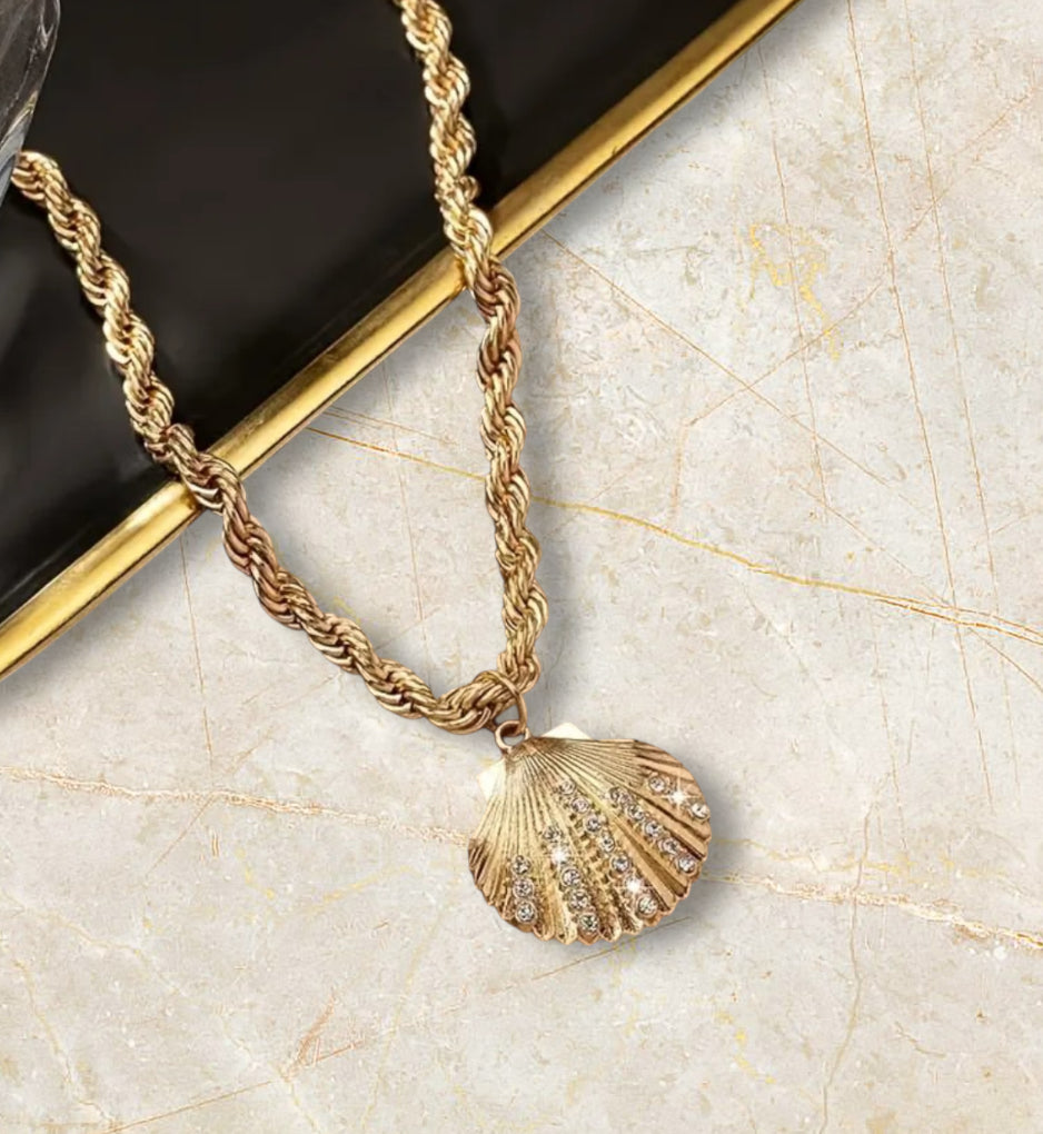 Gold Dimond shell necklace