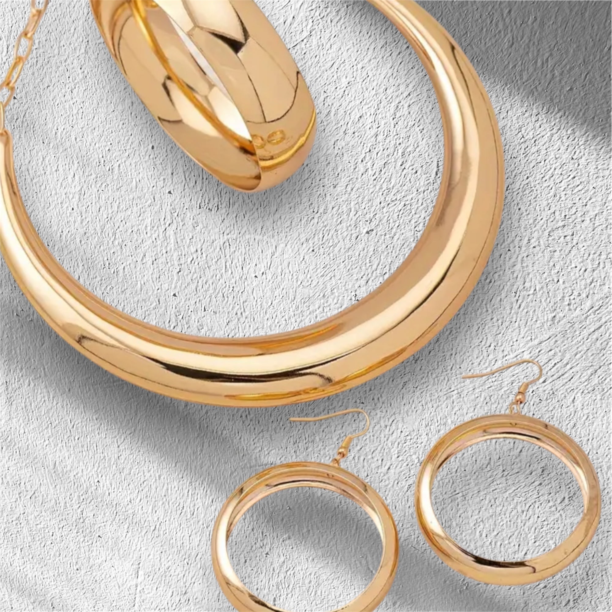 Gold combo set (Necklace, earrings & Bracelet)