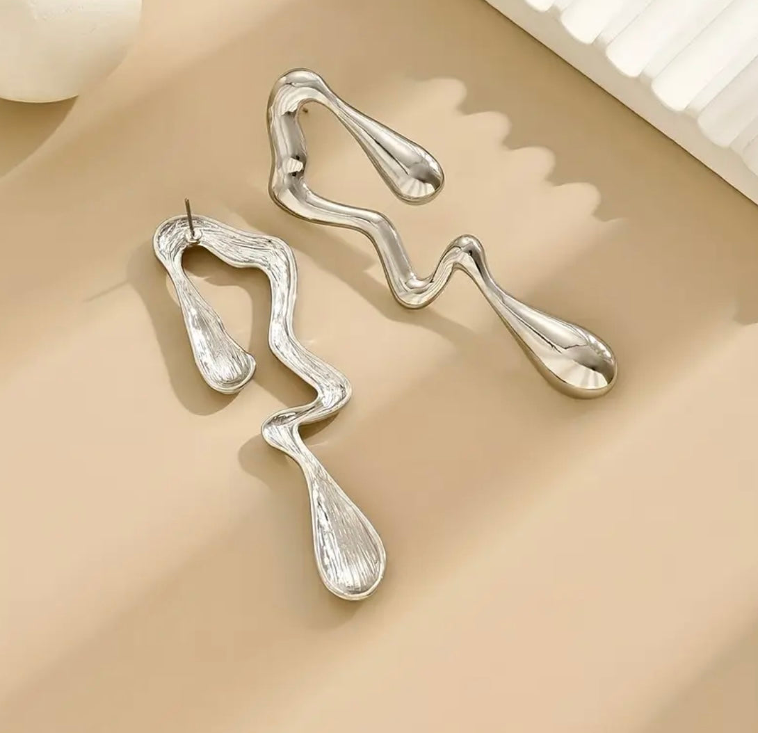 Silver asymmetric earrings