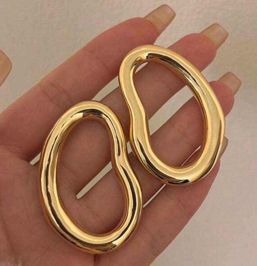 Round chunky Gold earrings