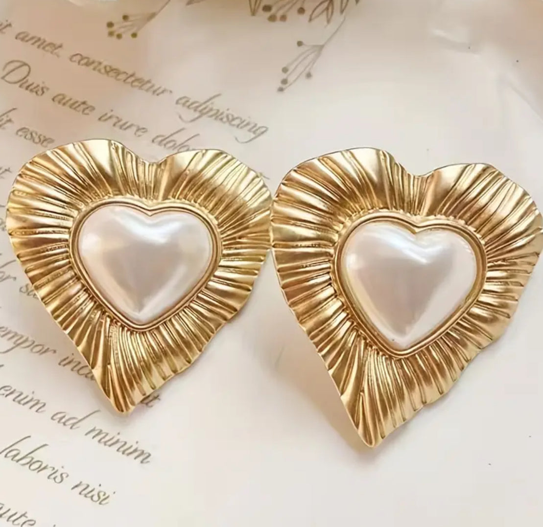 Heart pearl gold earrings
