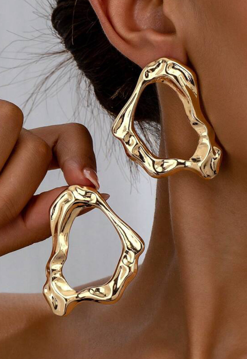 Asymmetric gold earrings