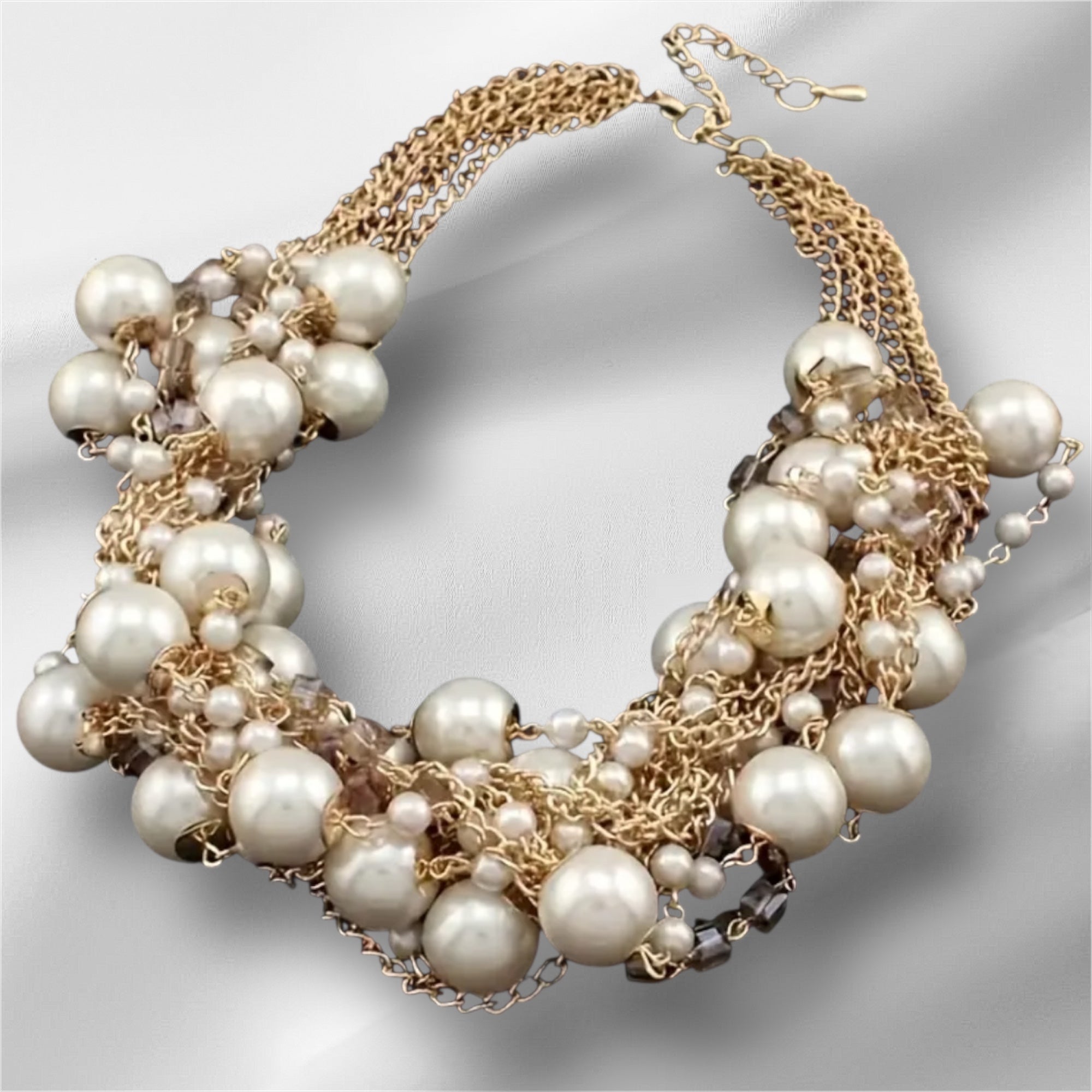 Chunky gold pearl necklace