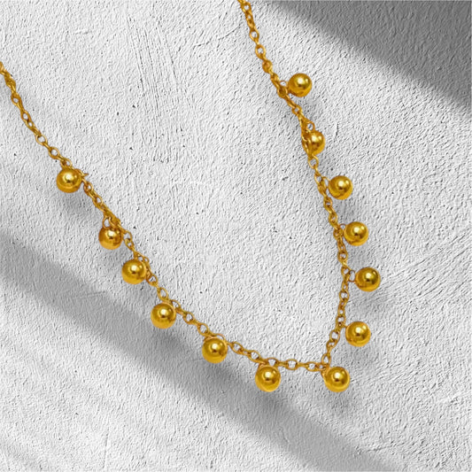 Elegant gold round pendant necklace