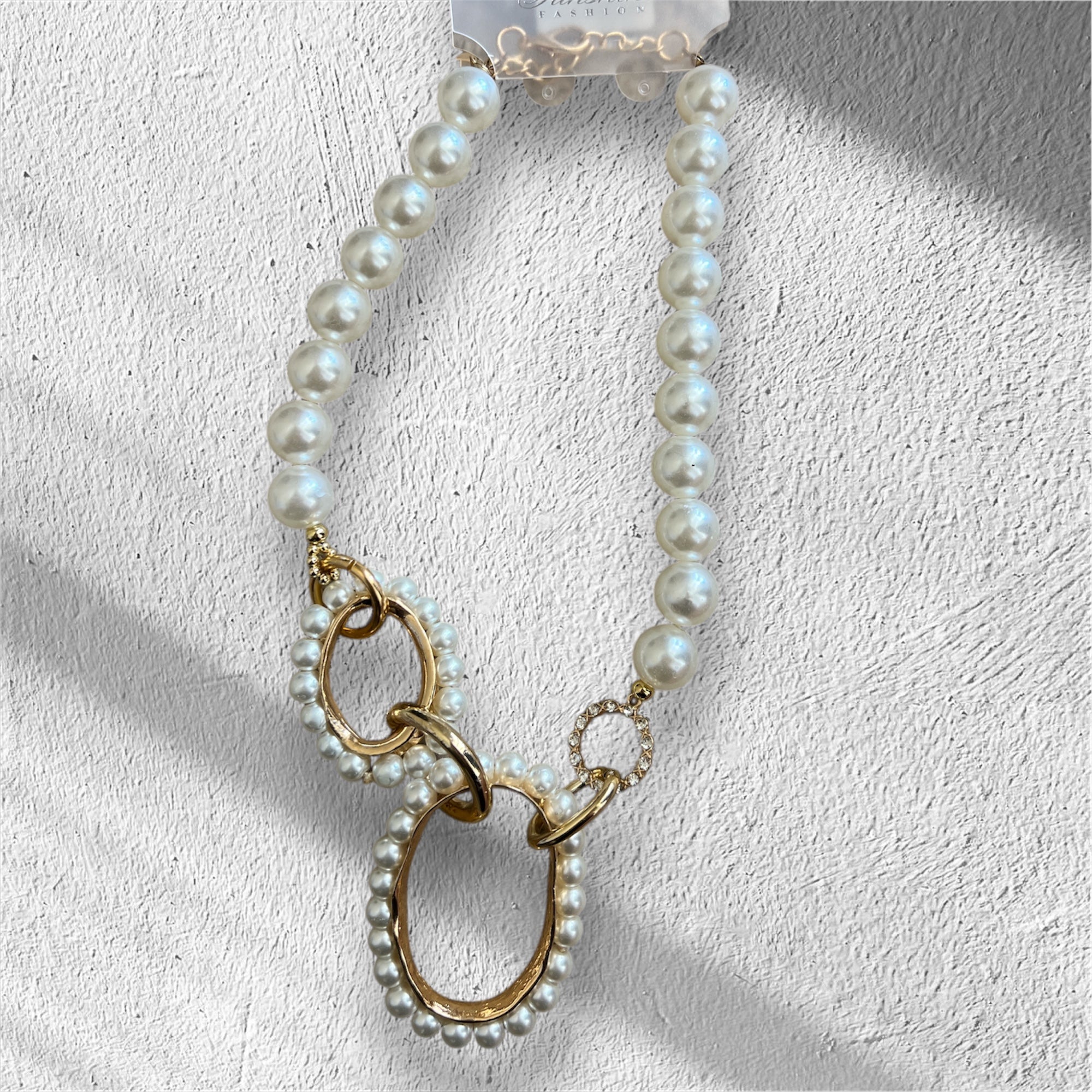 Pearl chunky loop necklace