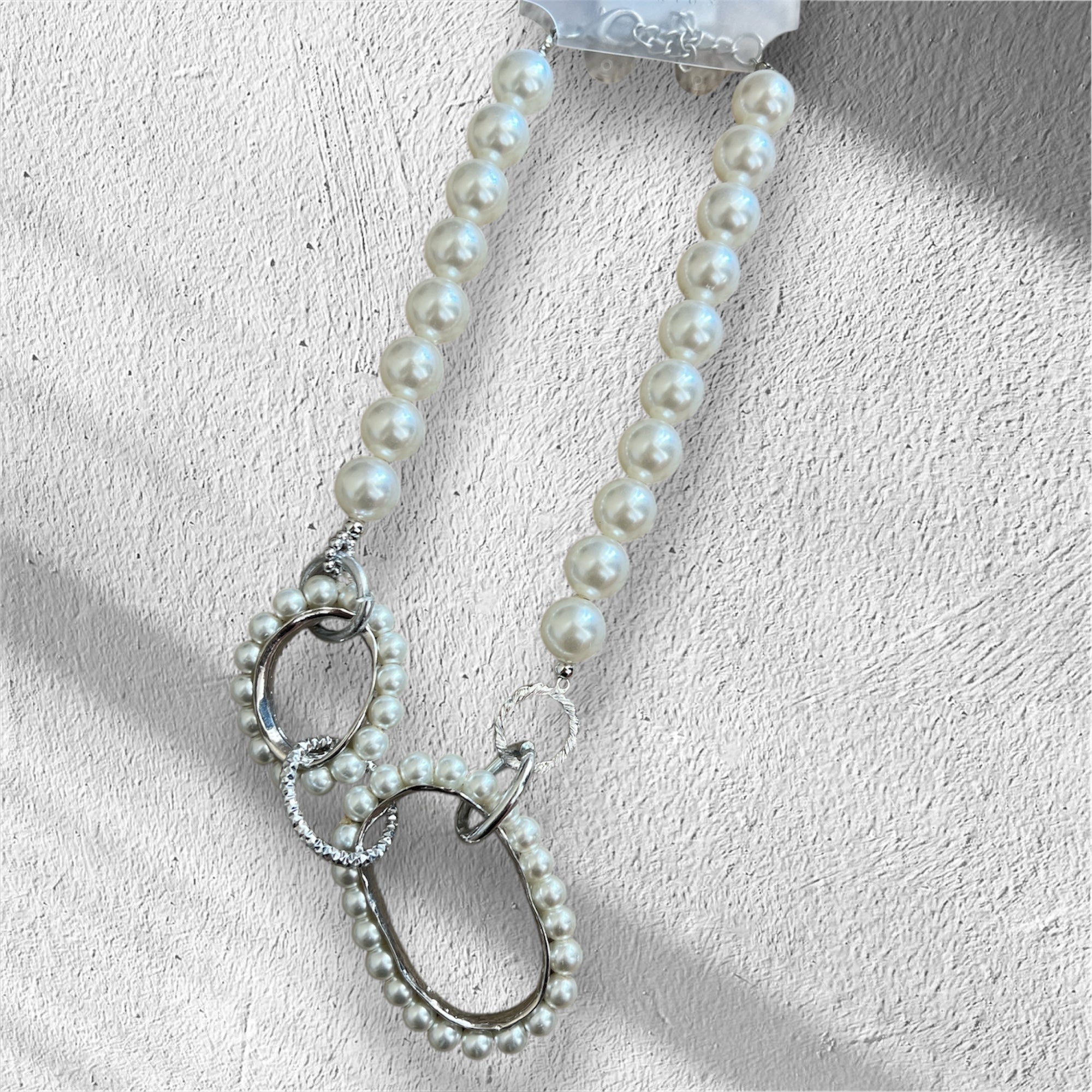 Pearl chunky loop necklace